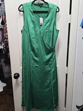 Banana Republic Emerald Green Sleeveless Wrap Midi Dress